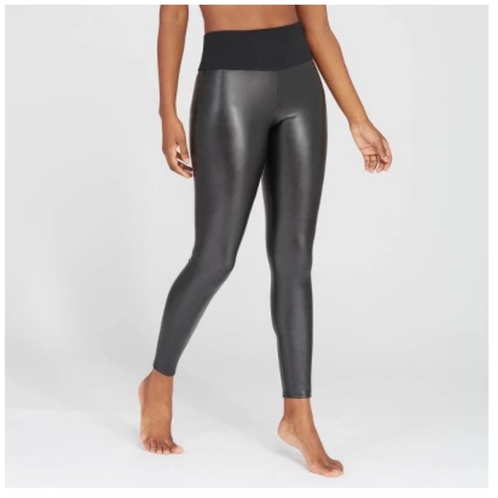 NWOT ASSETS by SPANX Women's All Over Faux Leather Leggings - Black - Size M